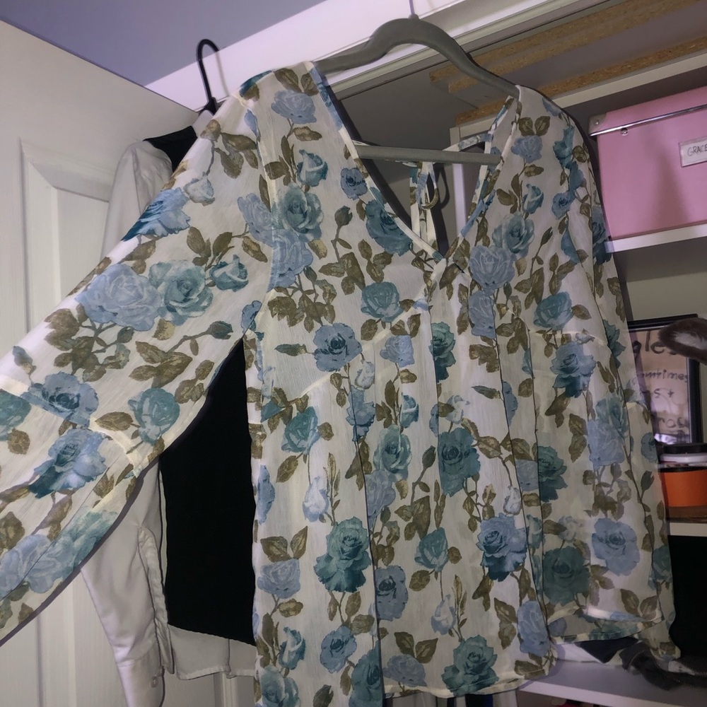 Floral print blouse